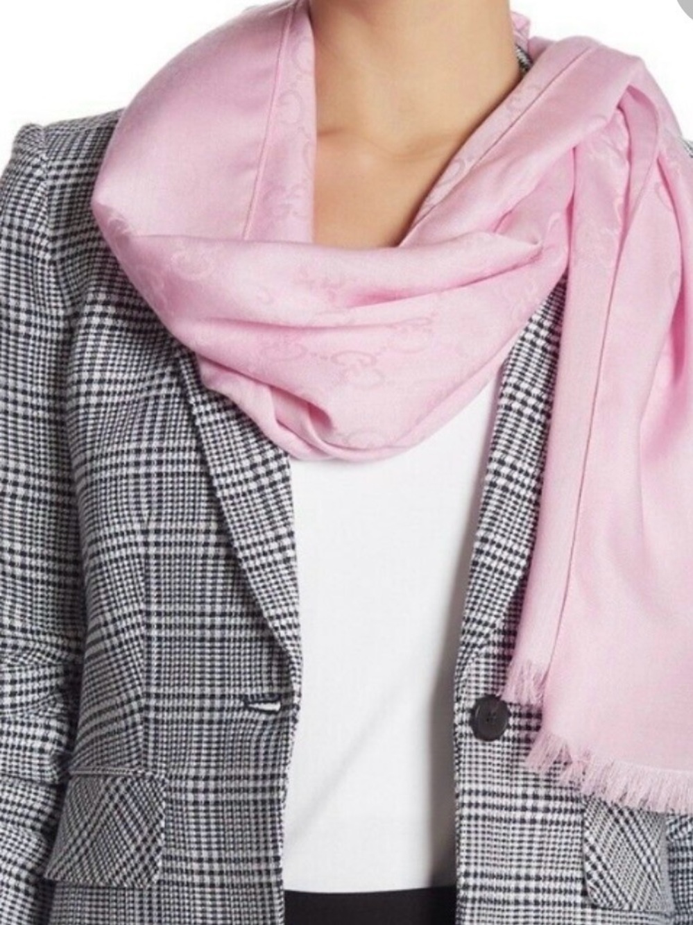 Gucci GG Jacquard Wool Silk Scarf Shawl Light Pink Blush Monogram Fringe